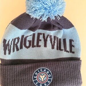 Chicago Cubs Wrigleyville Pom Beanie Hat – Stadium Exclusive 2022 – MLB Licensed